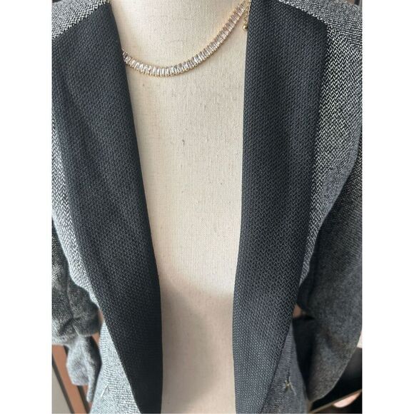 H&M gray blazer form fitting size 4 work attire work blazer - Picture 3 of 7